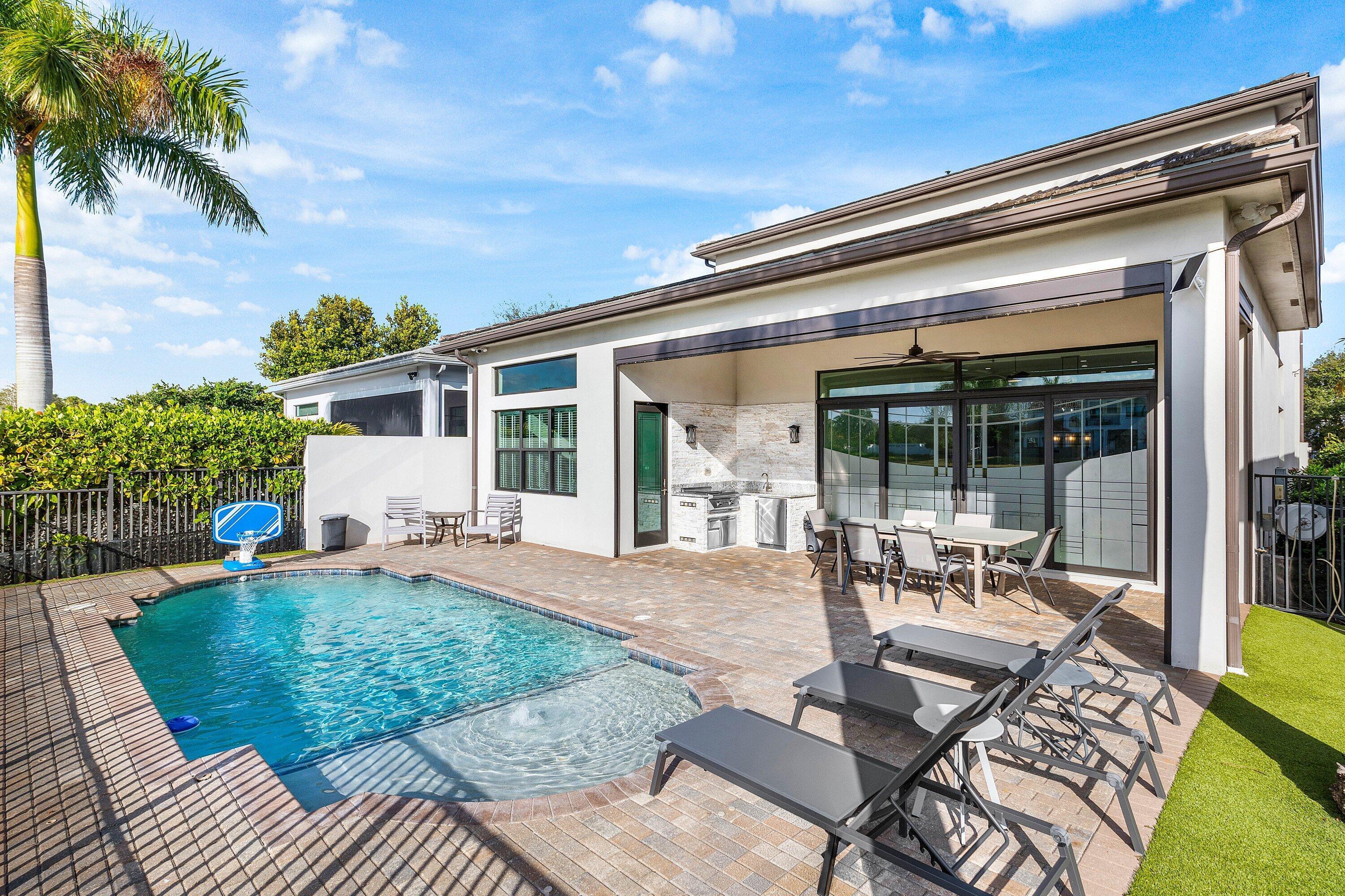 17317 Santaluce Manor