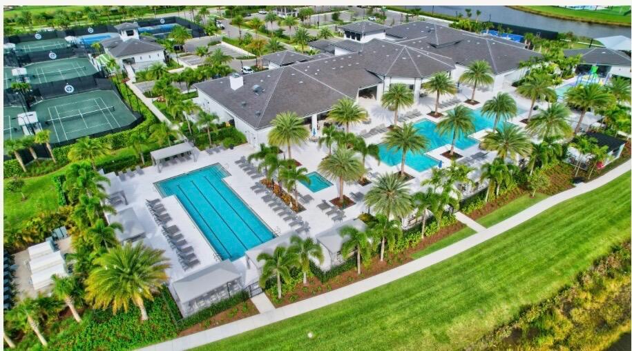 17317 Santaluce Manor