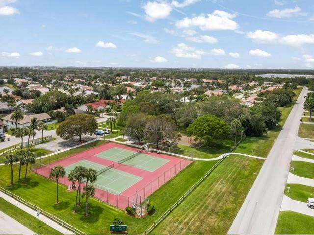 335 Sandalwood Ln