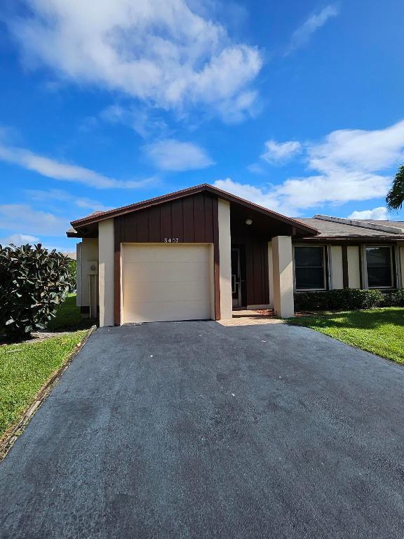 5407 Viburnum Circle