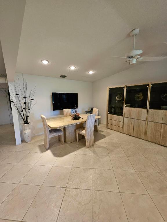 5407 Viburnum Circle