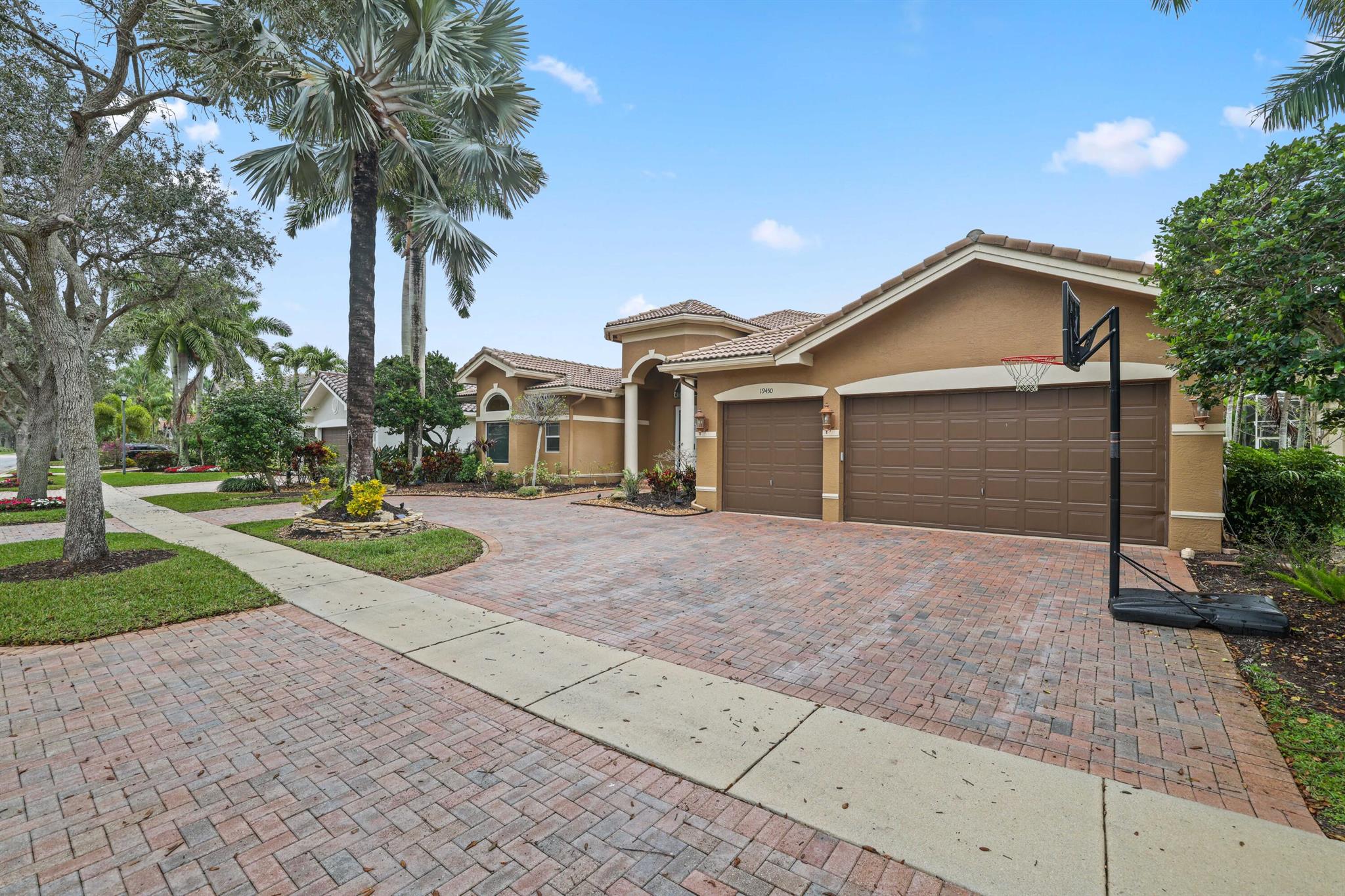 19450 Saturnia Lakes Drive