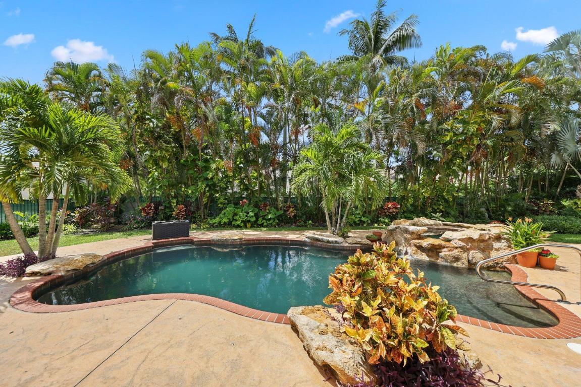 8888 Rockridge Glen Cove