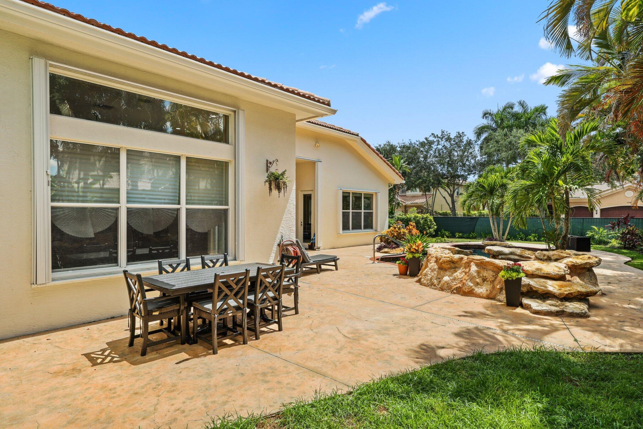 8888 Rockridge Glen Cove