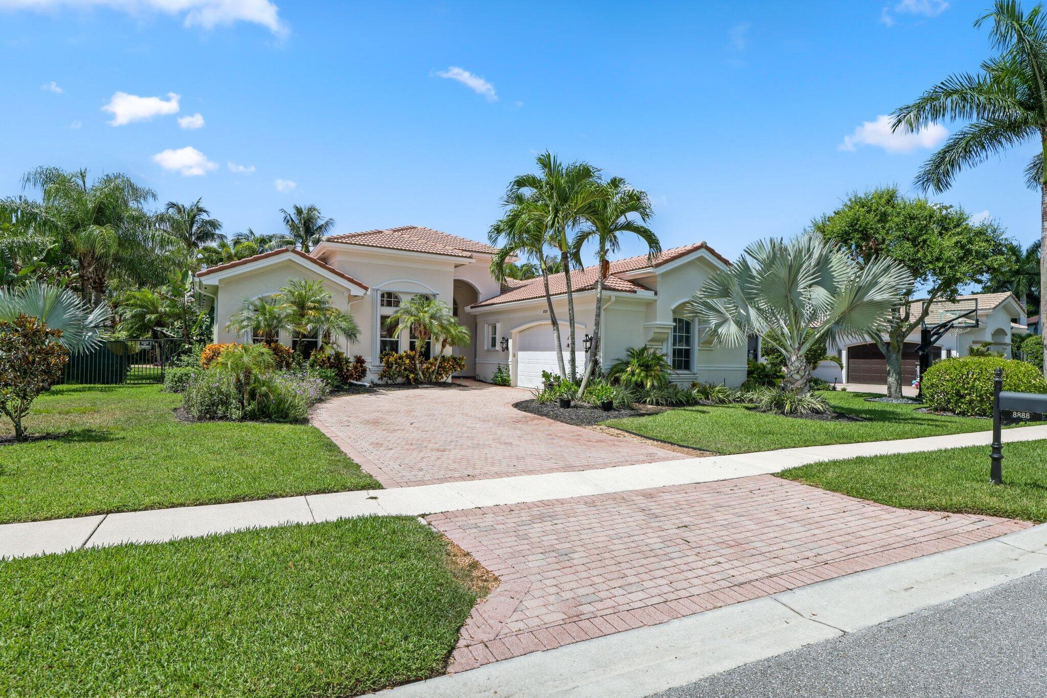 8888 Rockridge Glen Cove