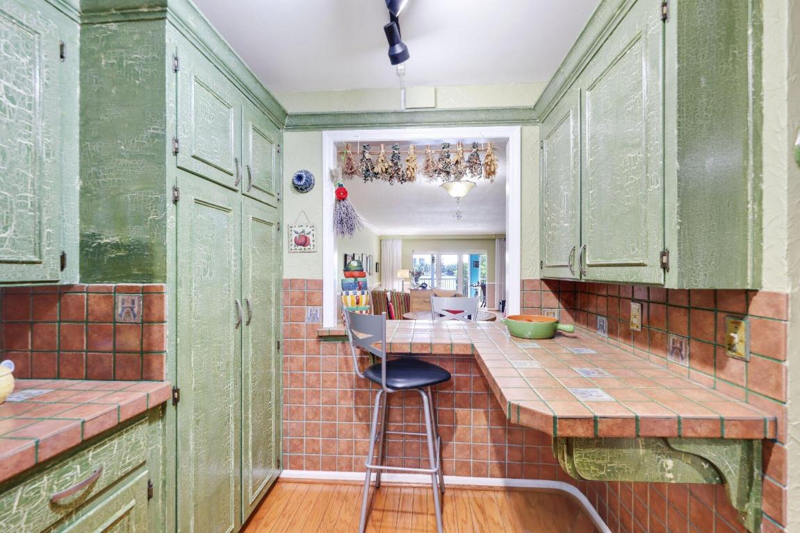 700 NE Harbour Terrace 2350