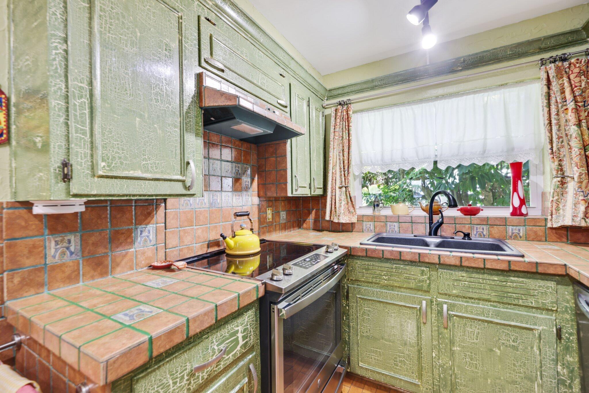 700 NE Harbour Terrace 2350