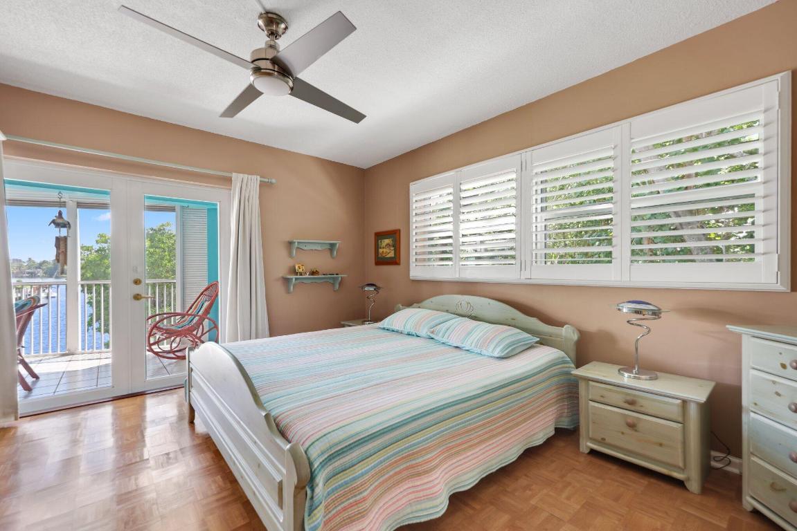 700 NE Harbour Terrace 2350