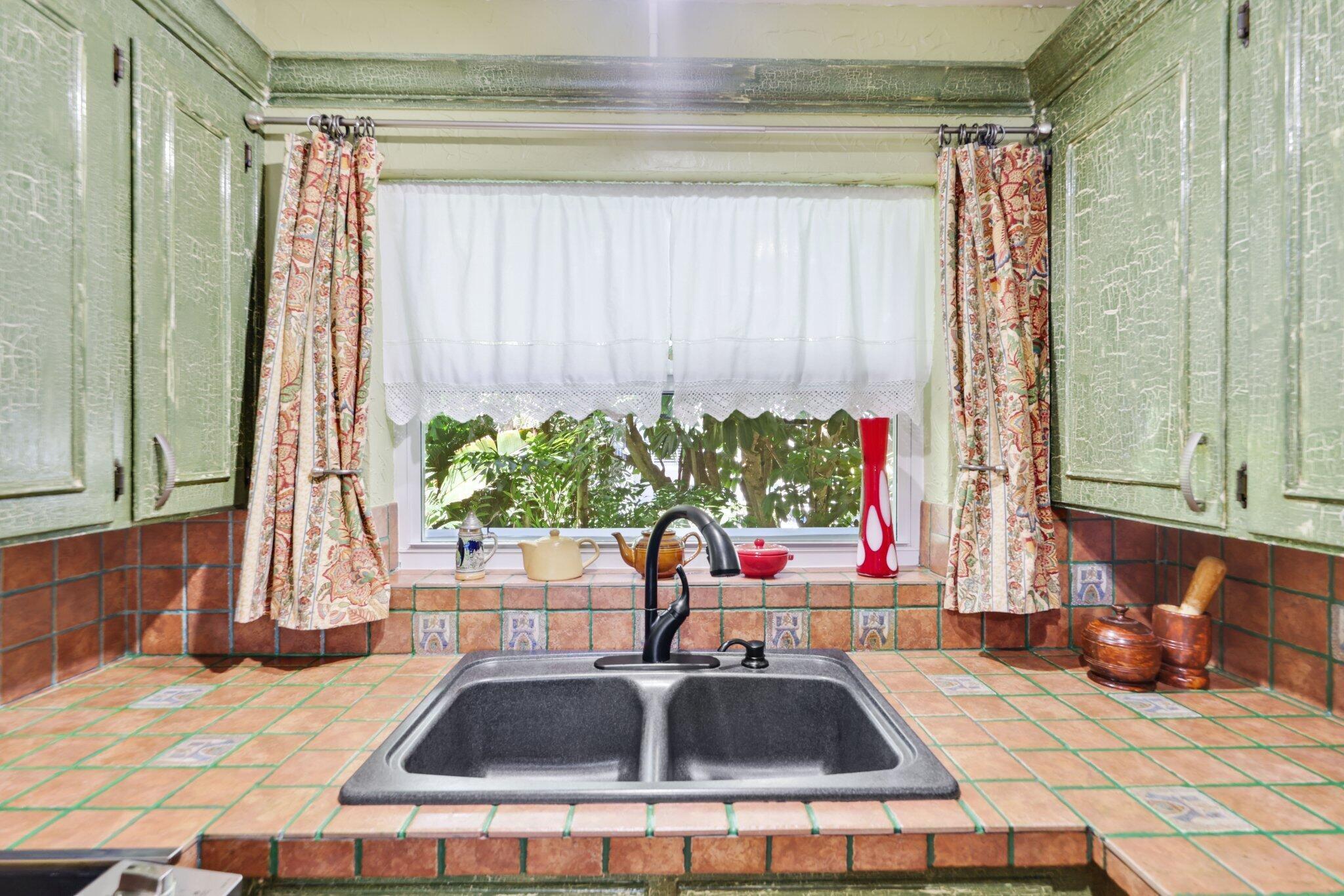 700 NE Harbour Terrace 2350