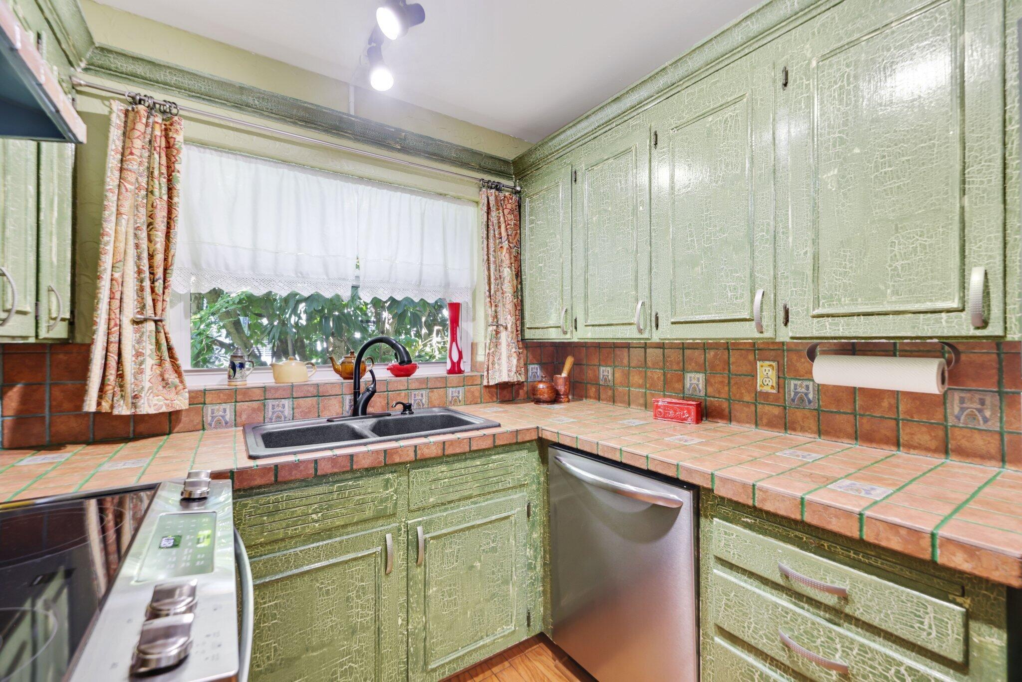 700 NE Harbour Terrace 2350