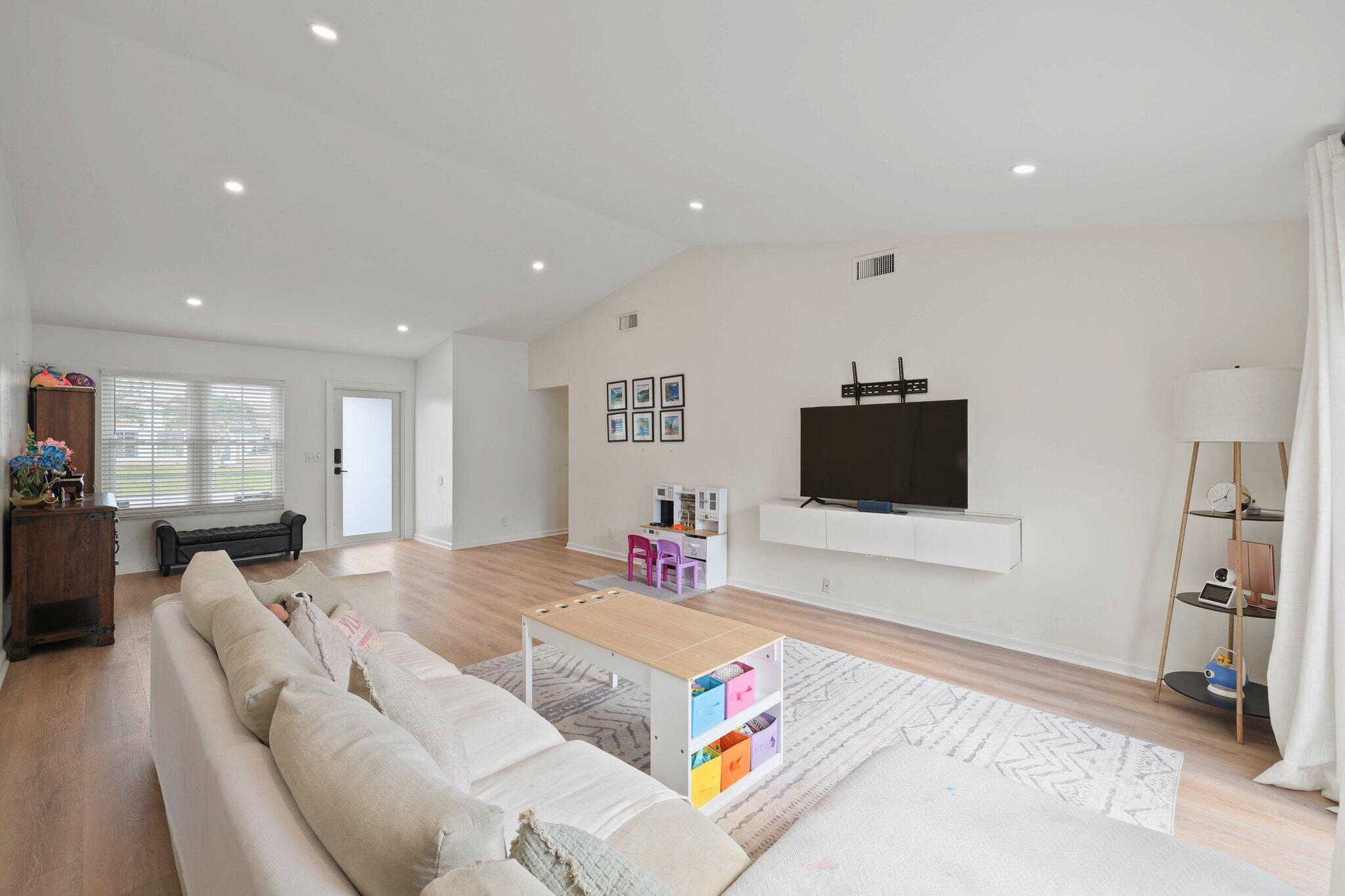 18998 Cloud Lake Circle