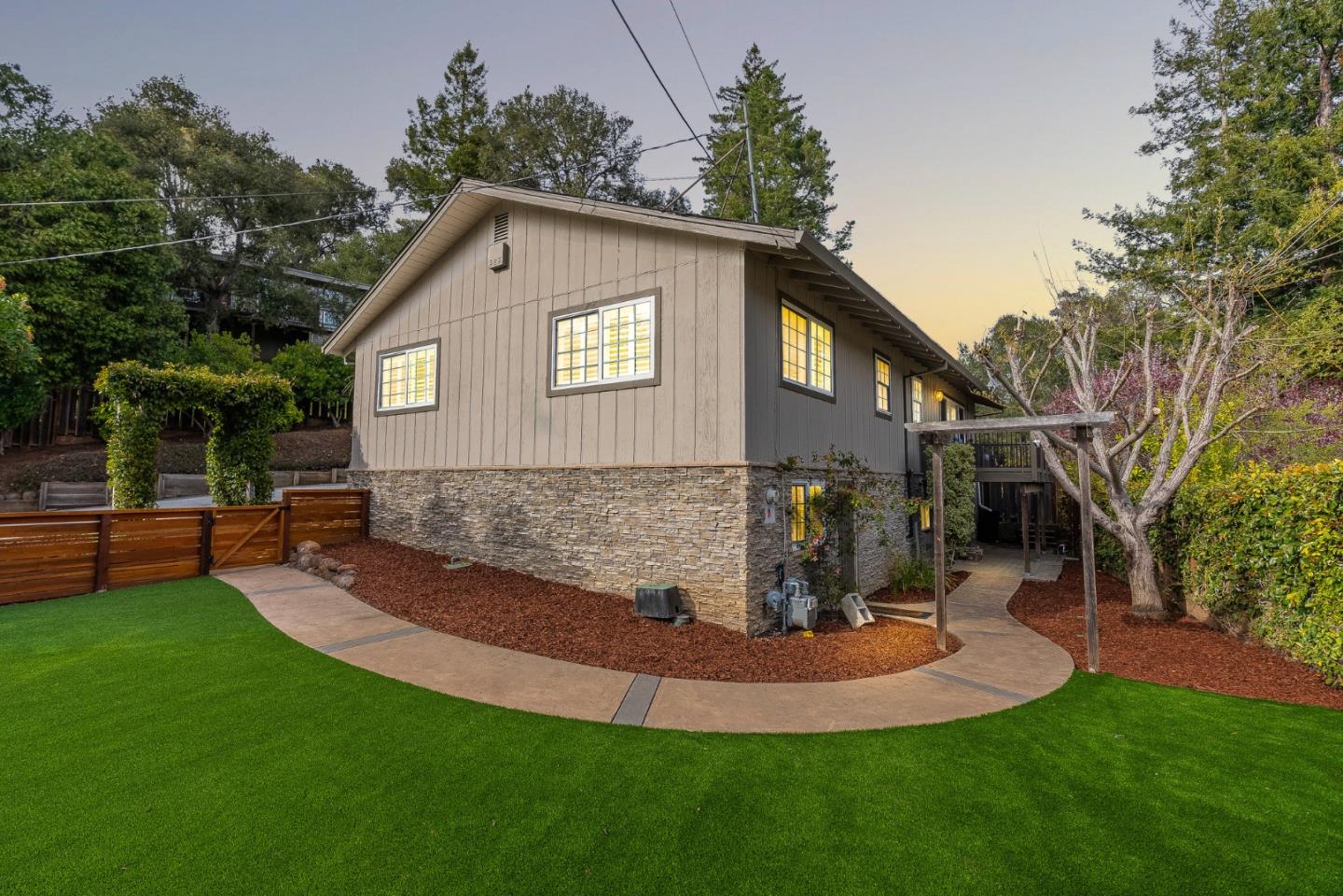 112 Hilltop Way
