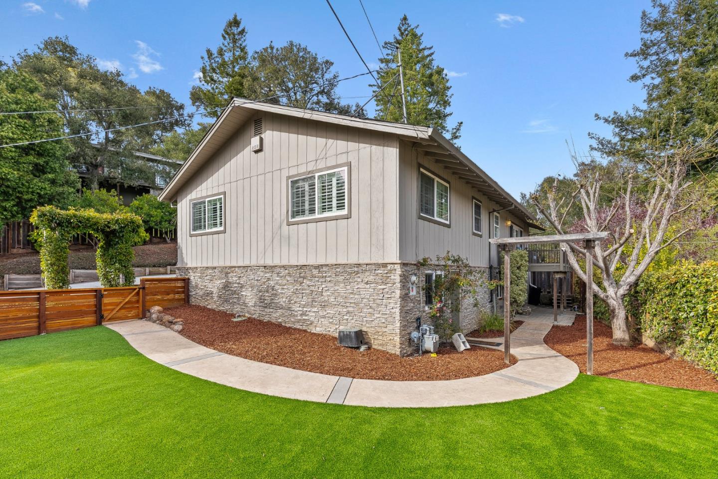 112 Hilltop Way
