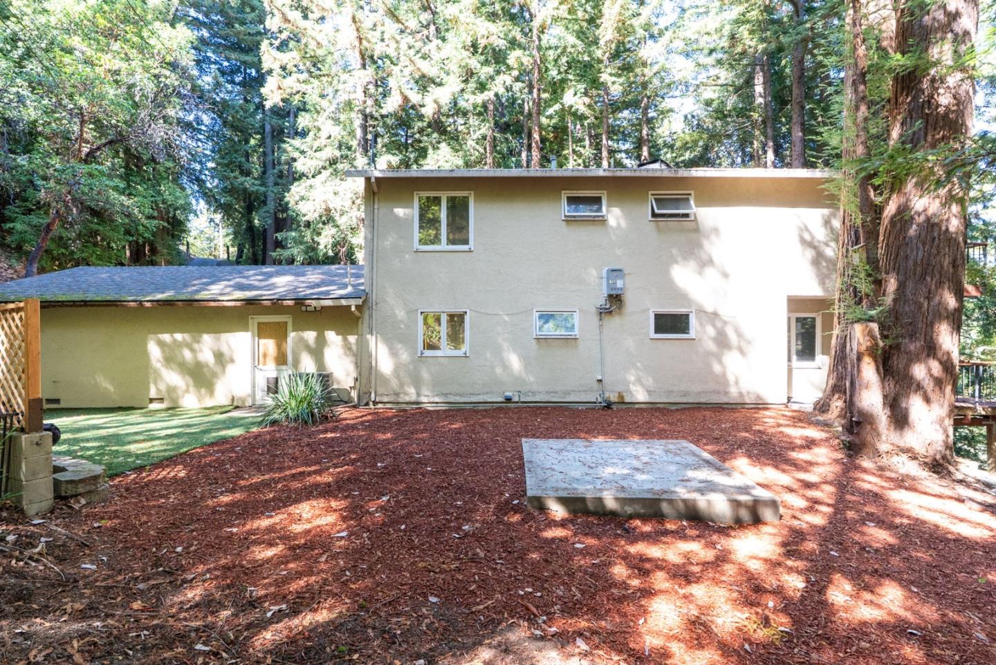 23489 Hutchinson RD