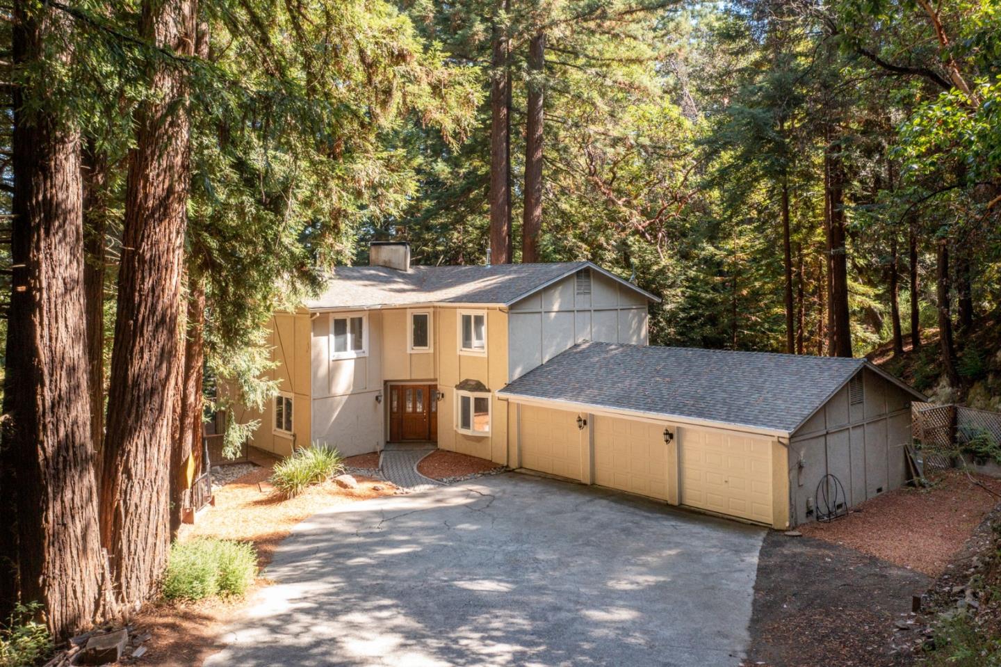23489 Hutchinson RD