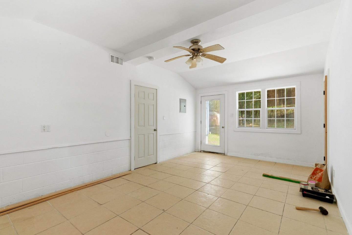 1460 Tucker RD