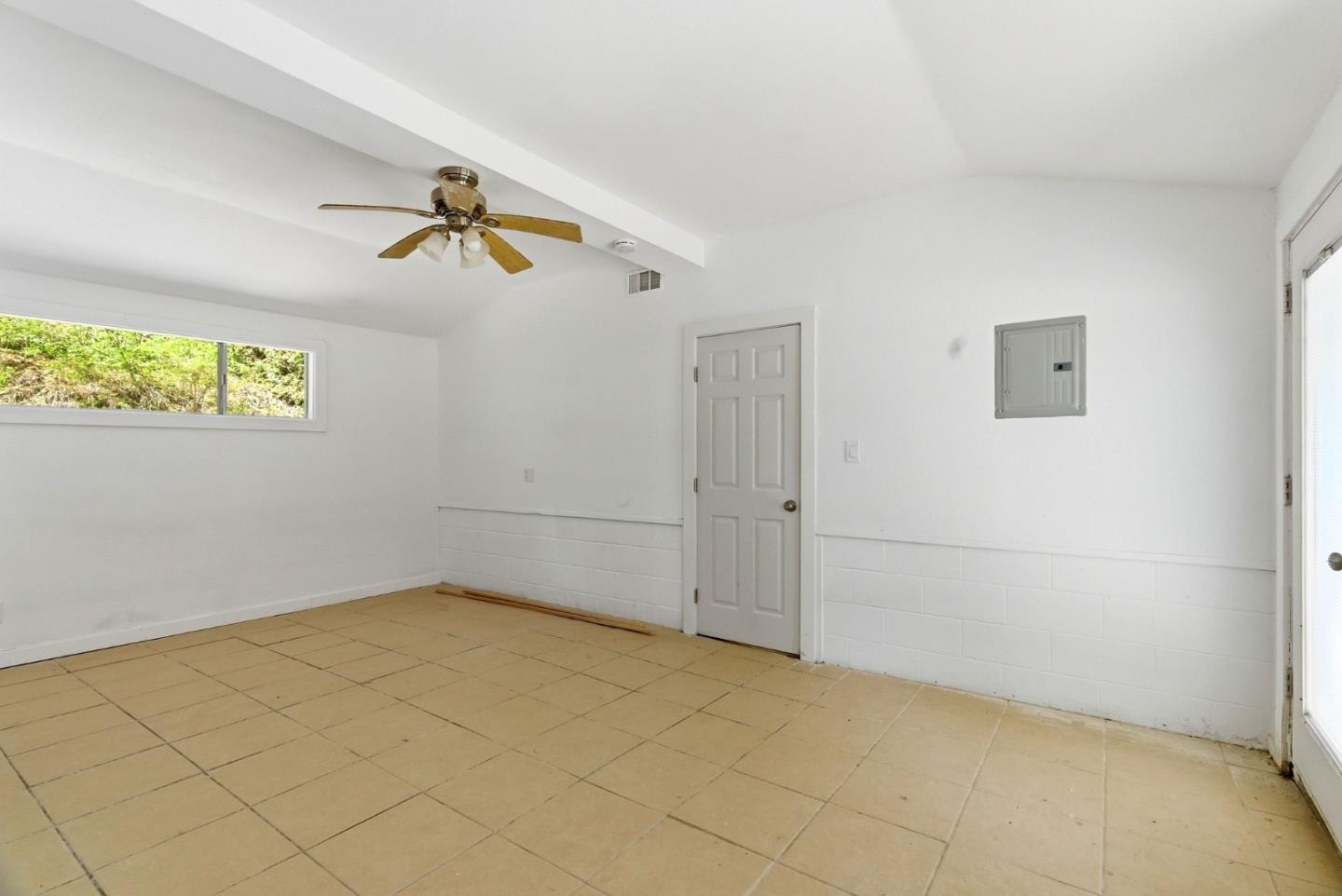 1460 Tucker RD