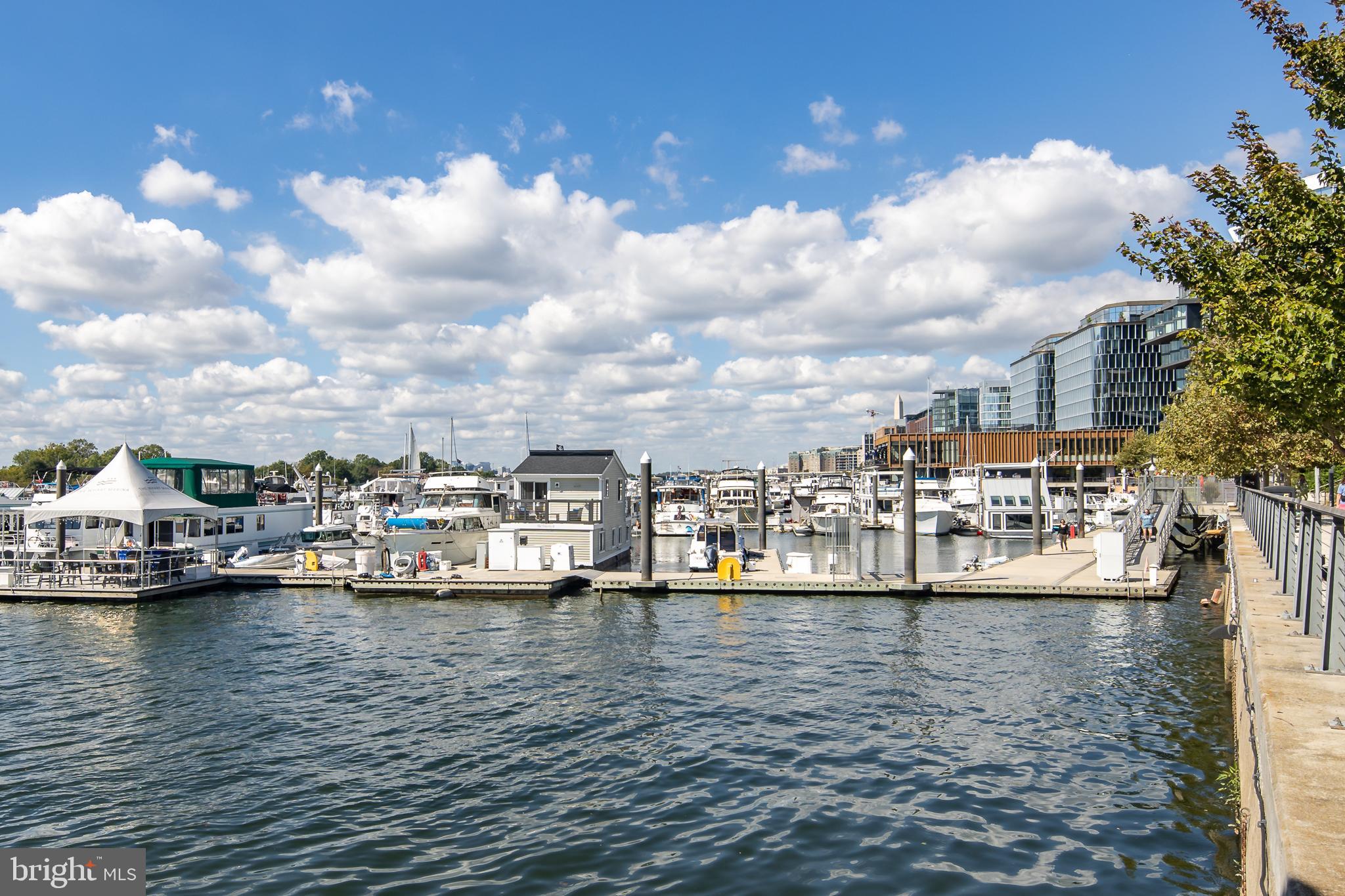 525 WATER STREET SW 404