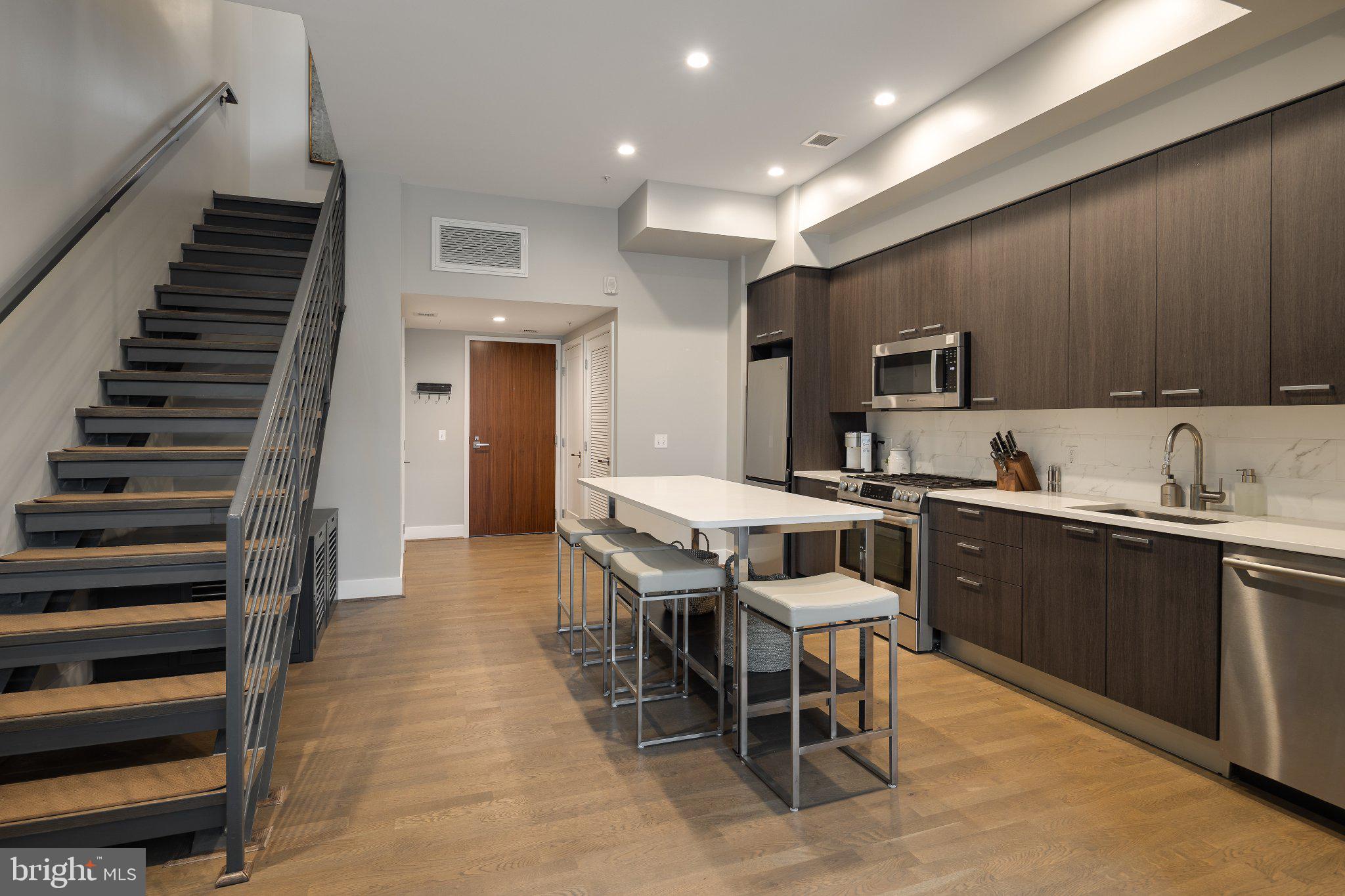 525 SW WATER STREET SW 404