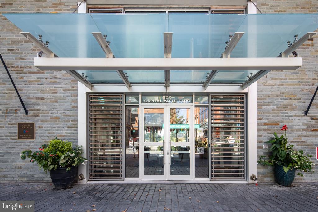 525 SW WATER STREET SW 404