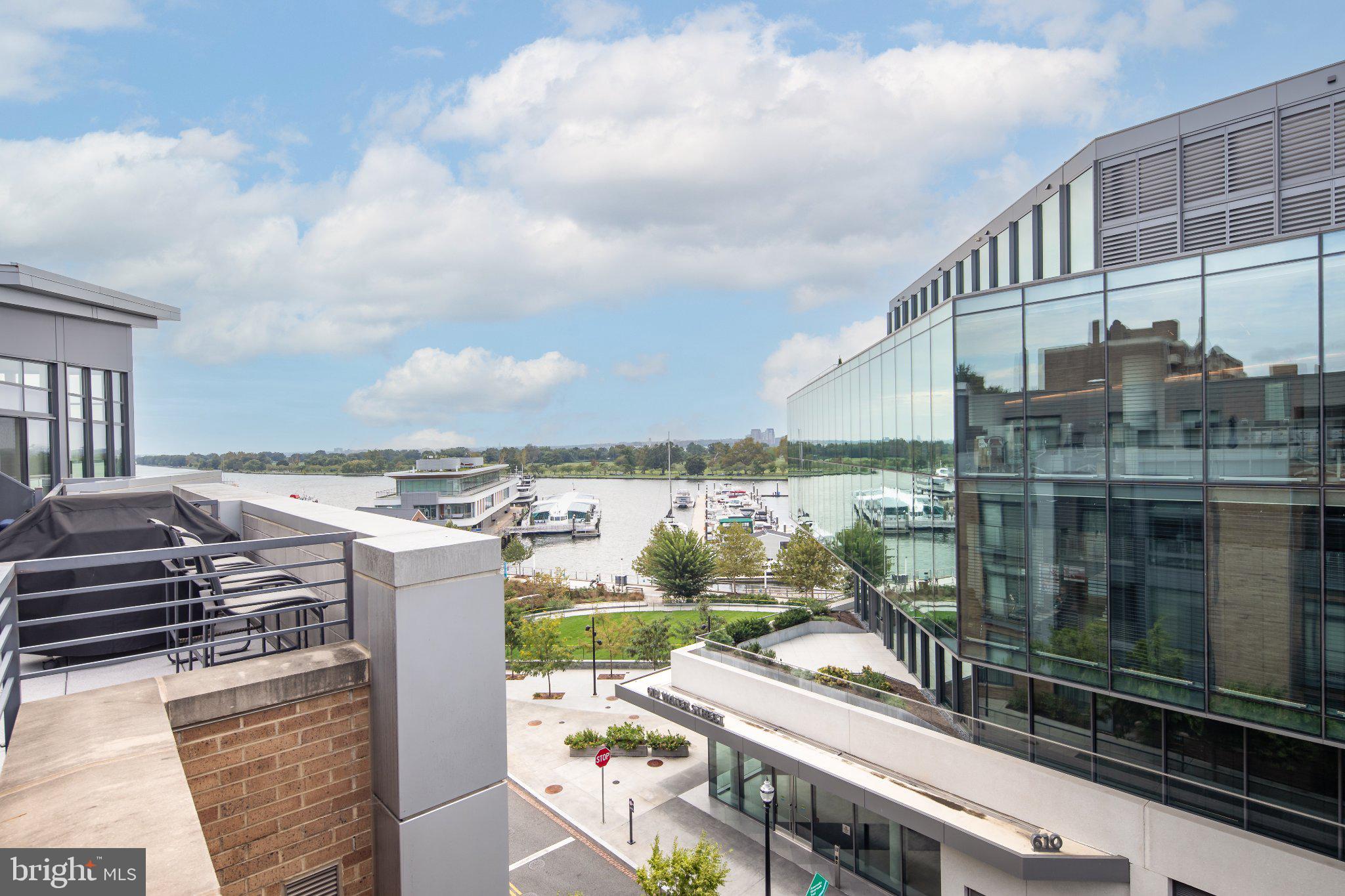 525 SW WATER STREET SW 404