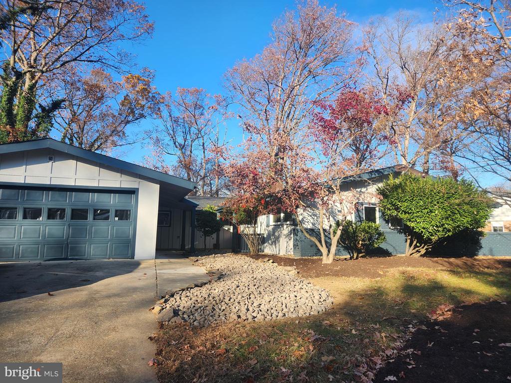 605 KINGS LANE