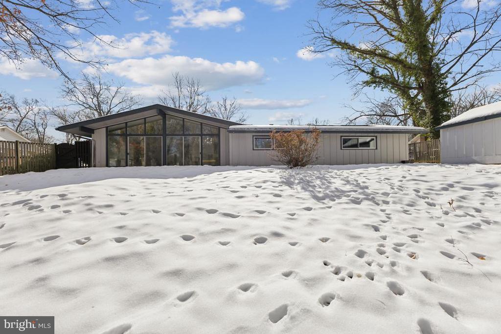 605 KINGS LANE