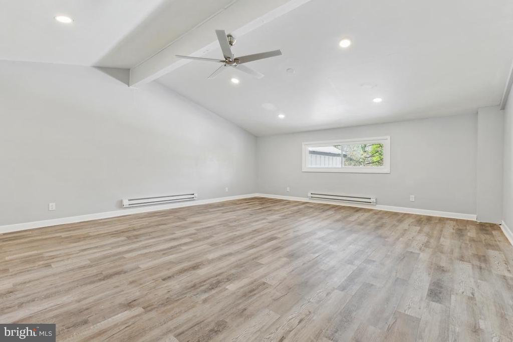 605 KINGS LANE
