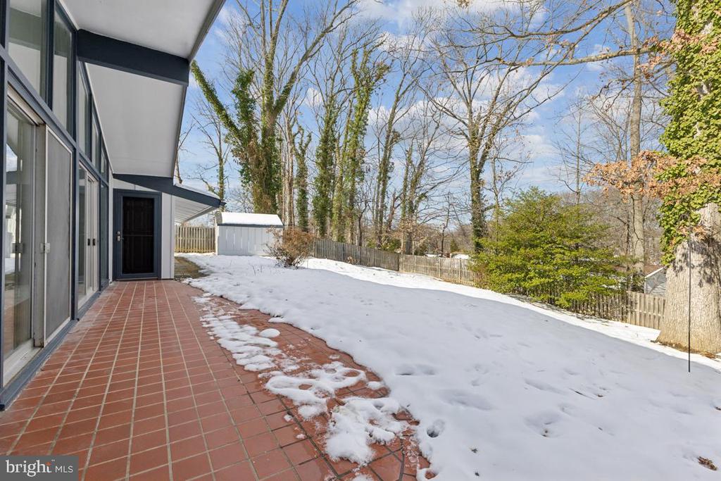 605 KINGS LANE