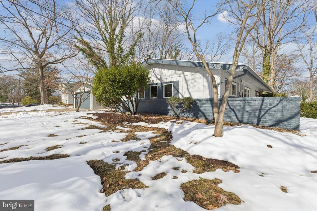605 KINGS LANE