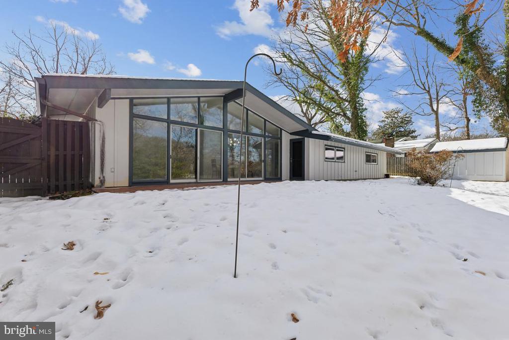 605 KINGS LANE