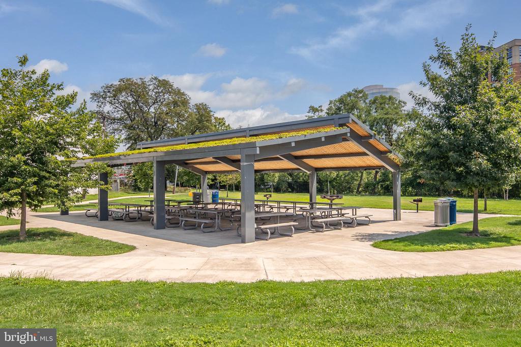 2208 S RANDOLPH STREET S Unit: 1