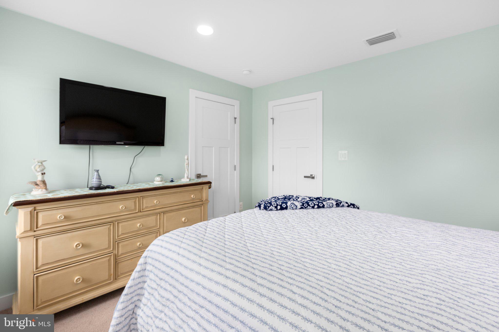 5180 ISLAND COURT