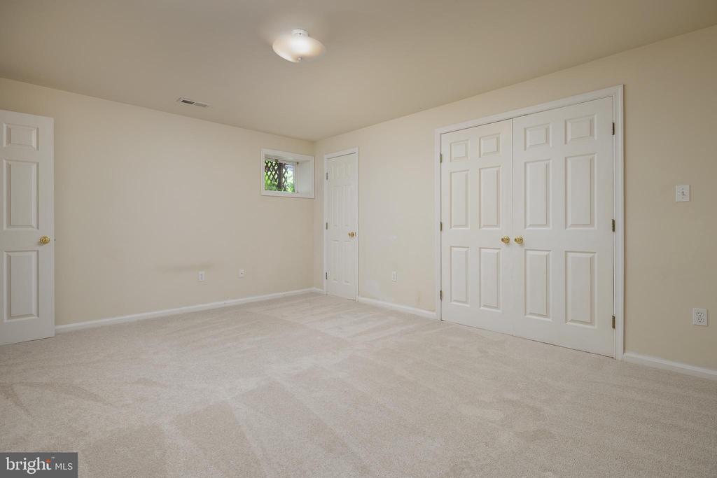 7819 WELLINGTON DRIVE