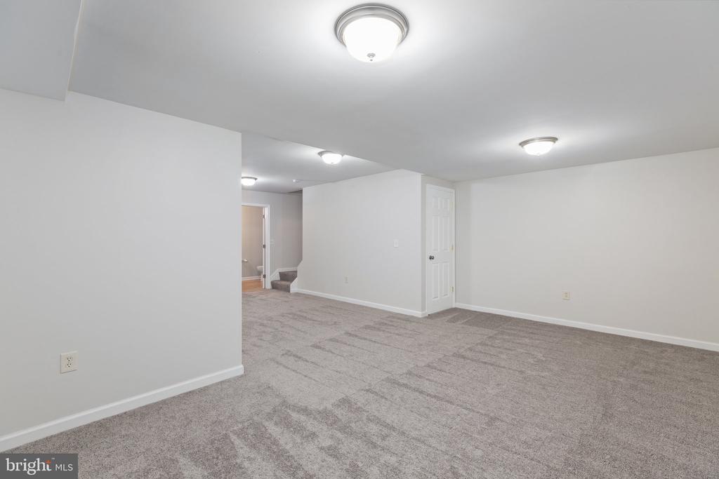 729 ACORN COURT