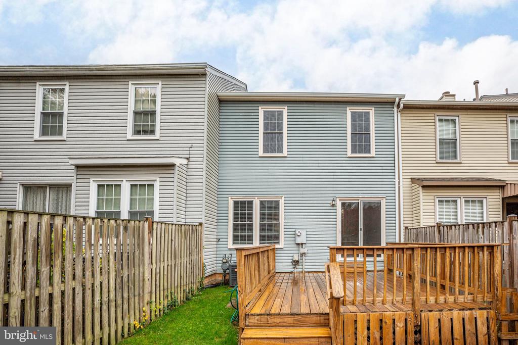 729 ACORN COURT
