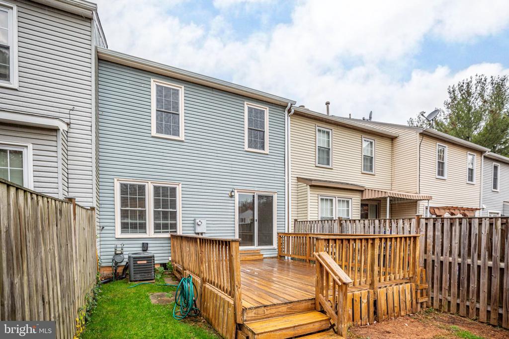 729 ACORN COURT