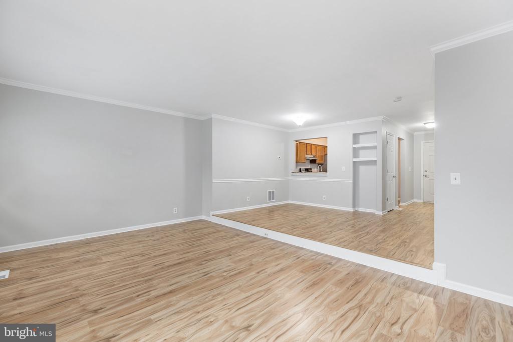 729 ACORN COURT