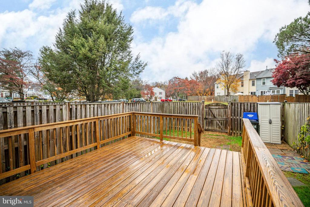 729 ACORN COURT