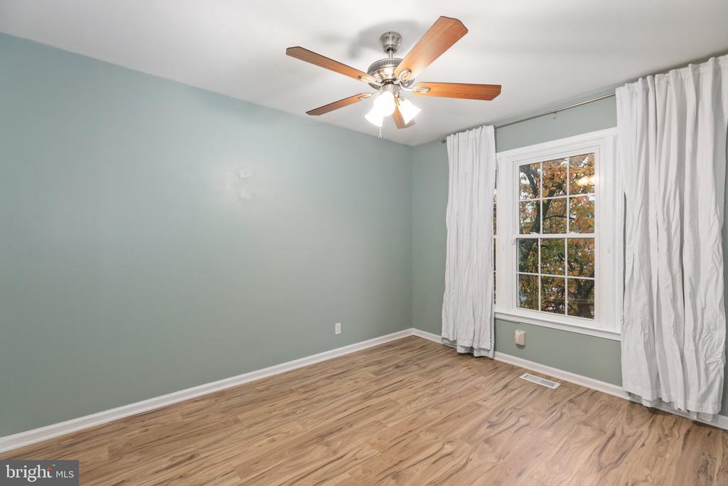 729 ACORN COURT