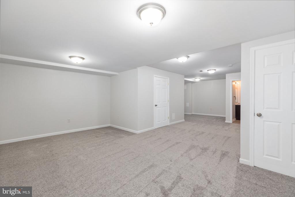 729 ACORN COURT