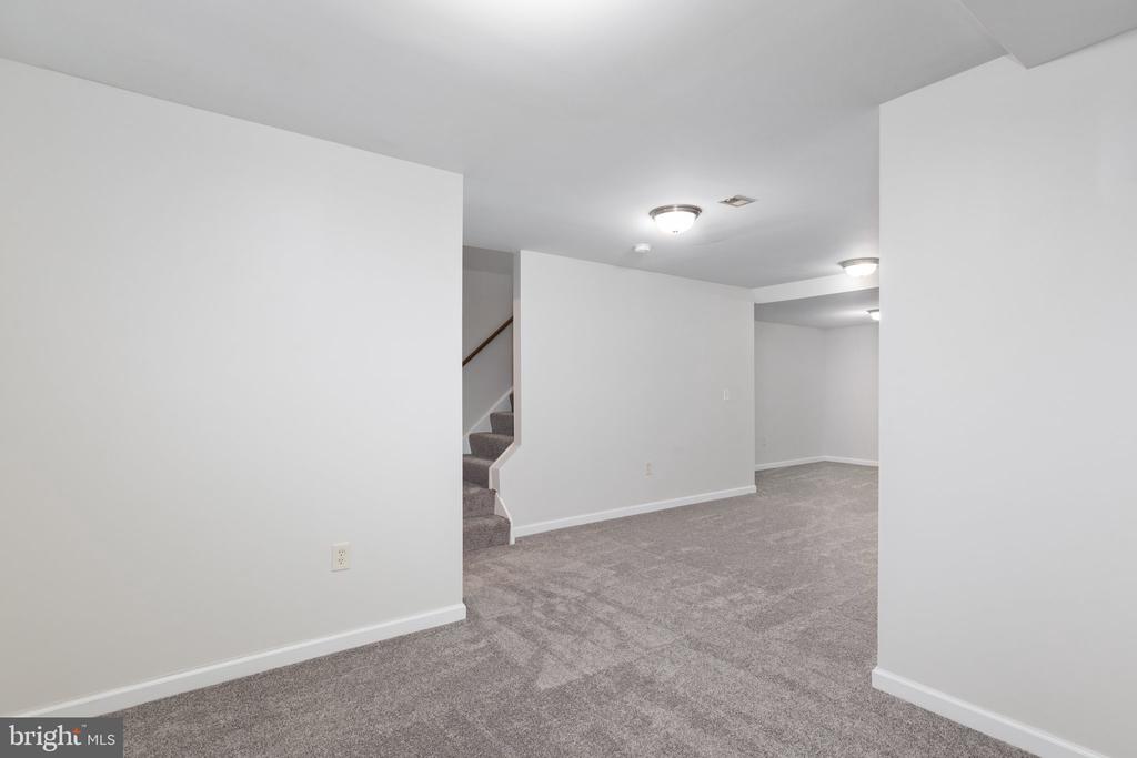 729 ACORN COURT
