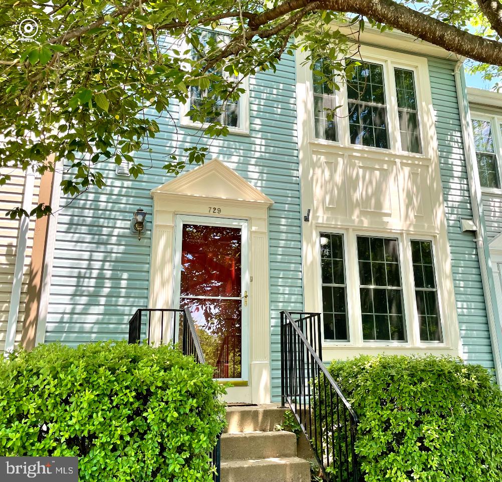 729 ACORN COURT