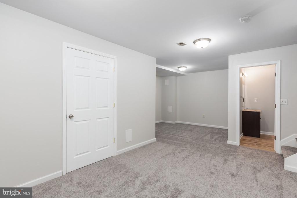 729 ACORN COURT