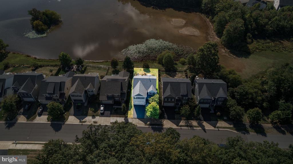 7116 LAKE DRIVE