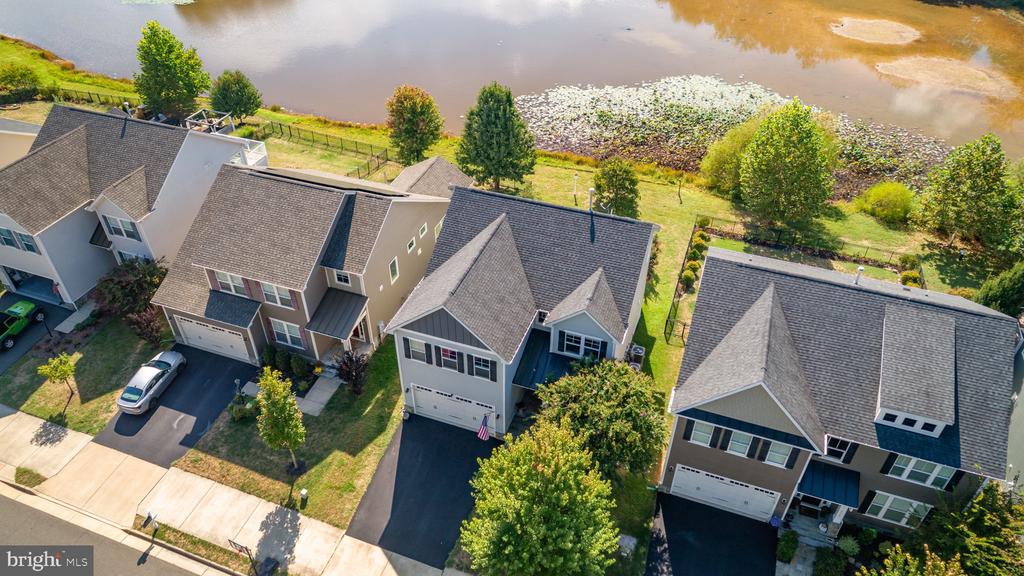 7116 LAKE DRIVE
