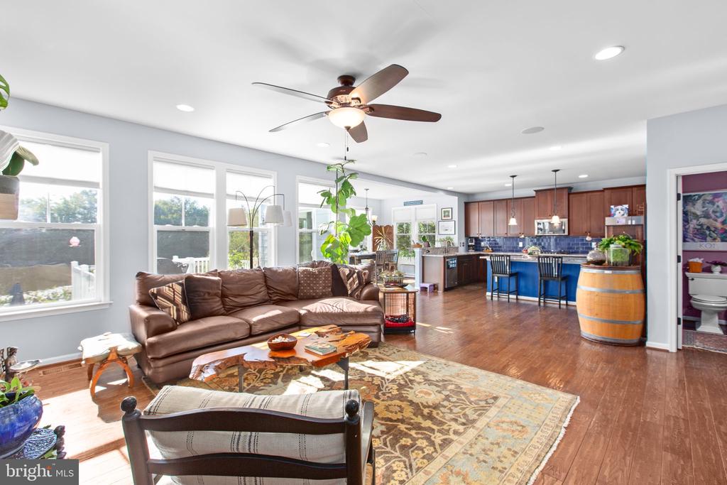 7116 LAKE DRIVE