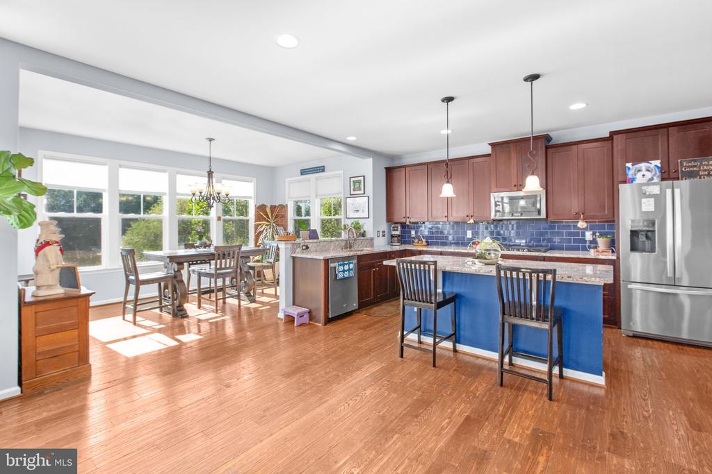7116 LAKE DRIVE