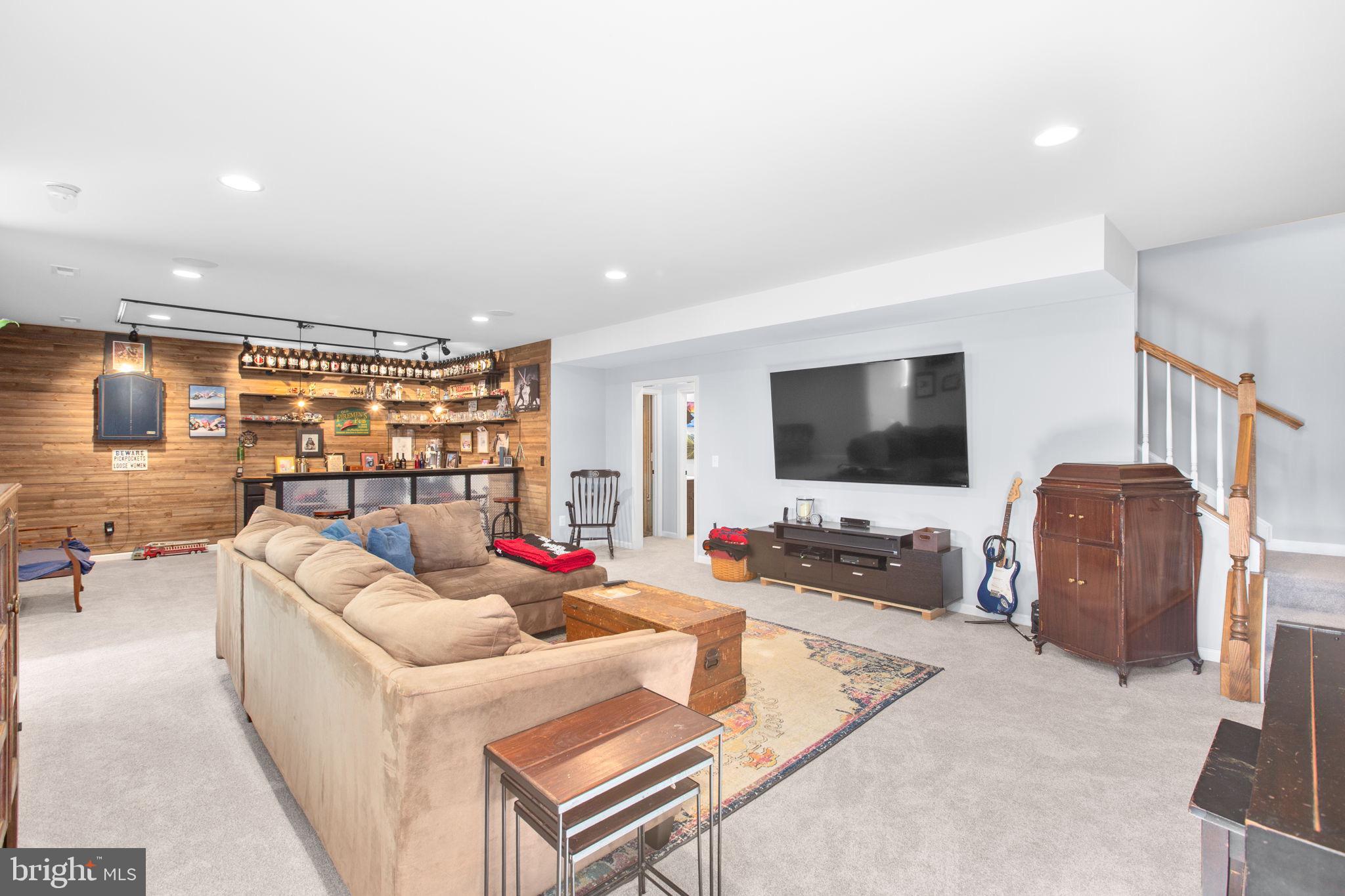 7116 LAKE DRIVE