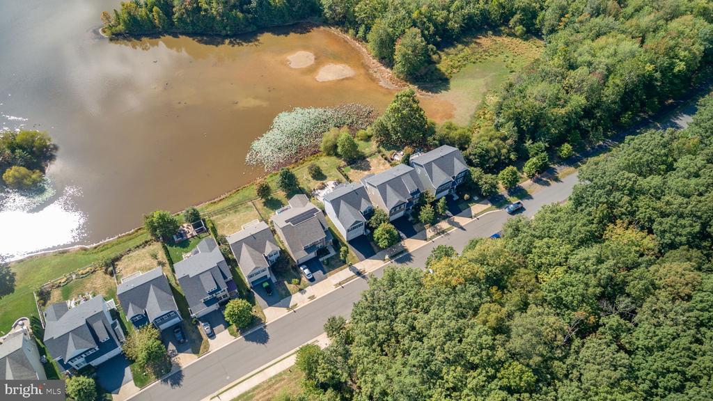 7116 LAKE DRIVE